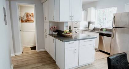 FIFA World Cup: NEWLY RENOVATED 2-BEDROOM TOWNHOUSE WITH PRIVATE ROOFTOP DECK REMODELED IN 2022 (p30)
