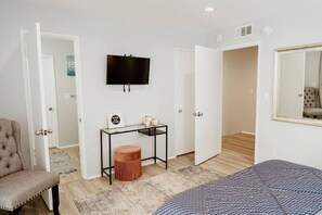 2 bedrooms, desk, iron/ironing board, free WiFi
