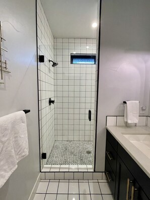 Combined shower/bathtub, hair dryer, towels, soap - Private Modern Oasis • Hot Tub • Pikes Peak Views • Secluded (Colorado Springs)