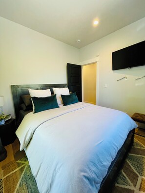 2 bedrooms, iron/ironing board, travel cot, WiFi