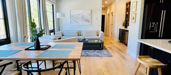 Private Modern Oasis • Hot Tub • Pikes Peak Views • Secluded