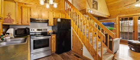 Refrigerador, microondas, horno y parrilla de estufa