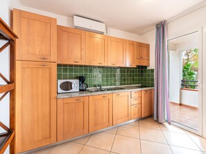 Fridge, microwave, stovetop