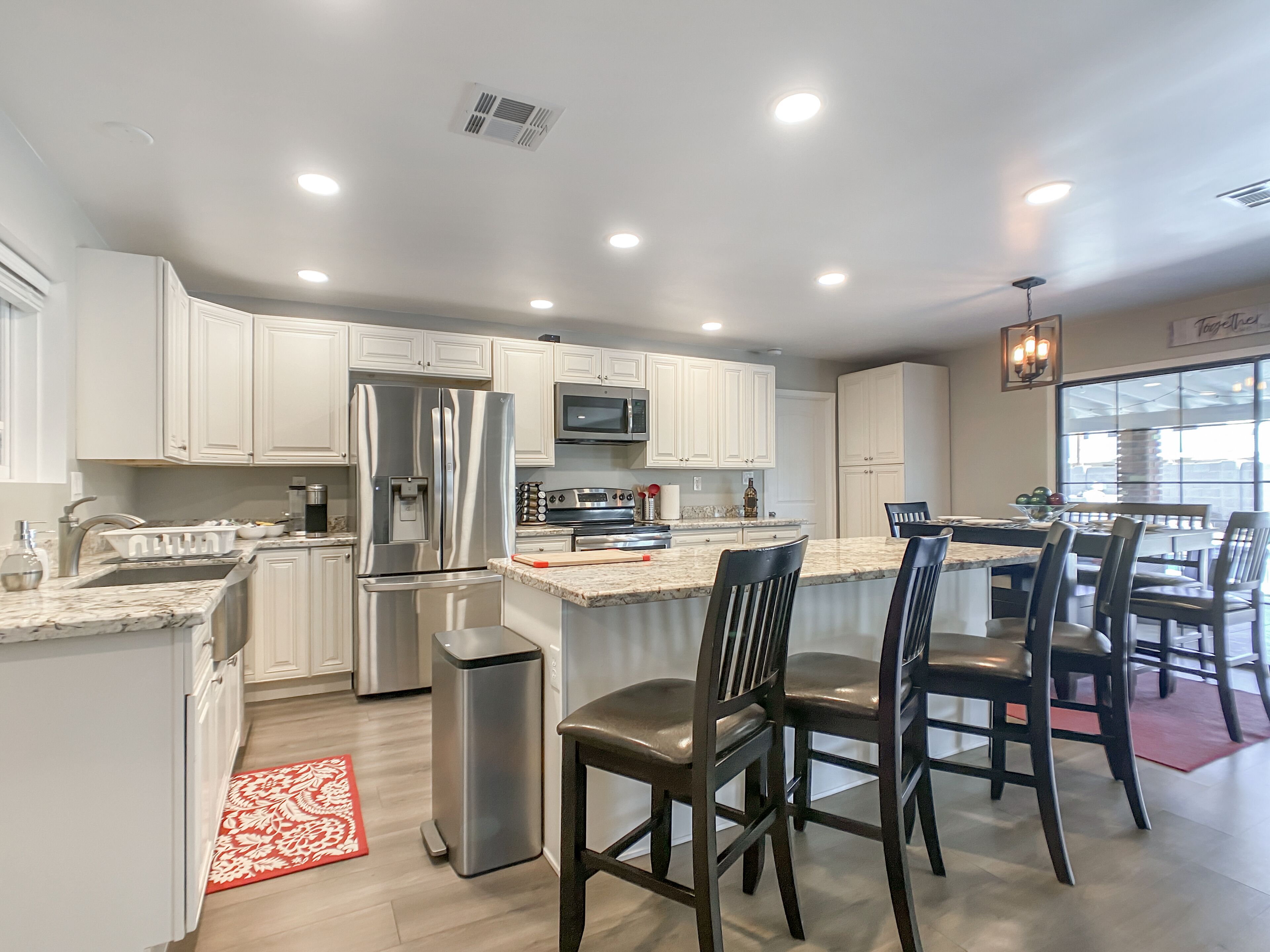 ثلاجة، ميكروويف، فرن، موقد طهي مسطح