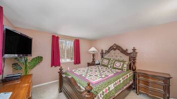 4 bedrooms, iron/ironing board, WiFi, bed sheets