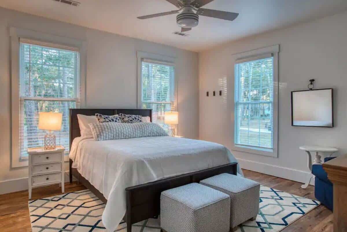 5 chambres, lit parapluie, Wi-Fi, draps fournis