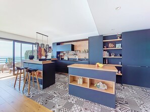 Réfrigérateur, micro-ondes, four, lave-vaisselle