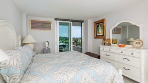 2 bedrooms, iron/ironing board, internet, bed sheets - Rent this Luxury 5 Star Apartment on The Anchorage, Siesta Key Apartment 1029 (Siesta Key)
