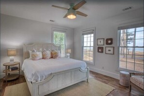 5 habitaciones, tabla de planchar con plancha, cuna de viaje y wifi 