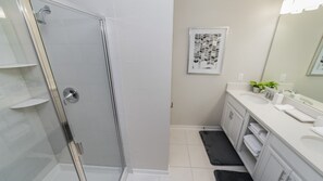 Hårføner og håndklær