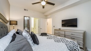 2 soverom, strykejern/-brett, internettilgang og sengetøy