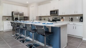 Fridge, microwave, oven, stovetop - Luxurious Dream Villa with Pool & Spa 4844 (Orlando)