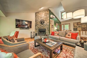 TV, fireplace, music library - < 4 Mi to Sapphire Resort: Quiet Blue Ridge Haven (Sapphire)
