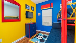4 habitaciones, tabla de planchar con plancha, internet y ropa de cama 