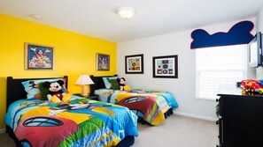 6 bedrooms, iron/ironing board, internet, bed sheets