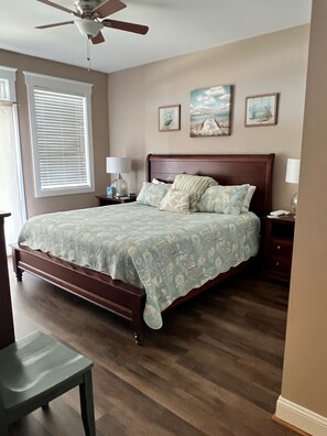 4 habitaciones, tabla de planchar con plancha y cuna de viaje 