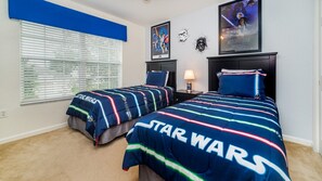 5 slaapkamers, een strijkplank/strijkijzer, internet, beddengoed