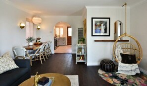 Cottage, 2 Queen Beds | Living room