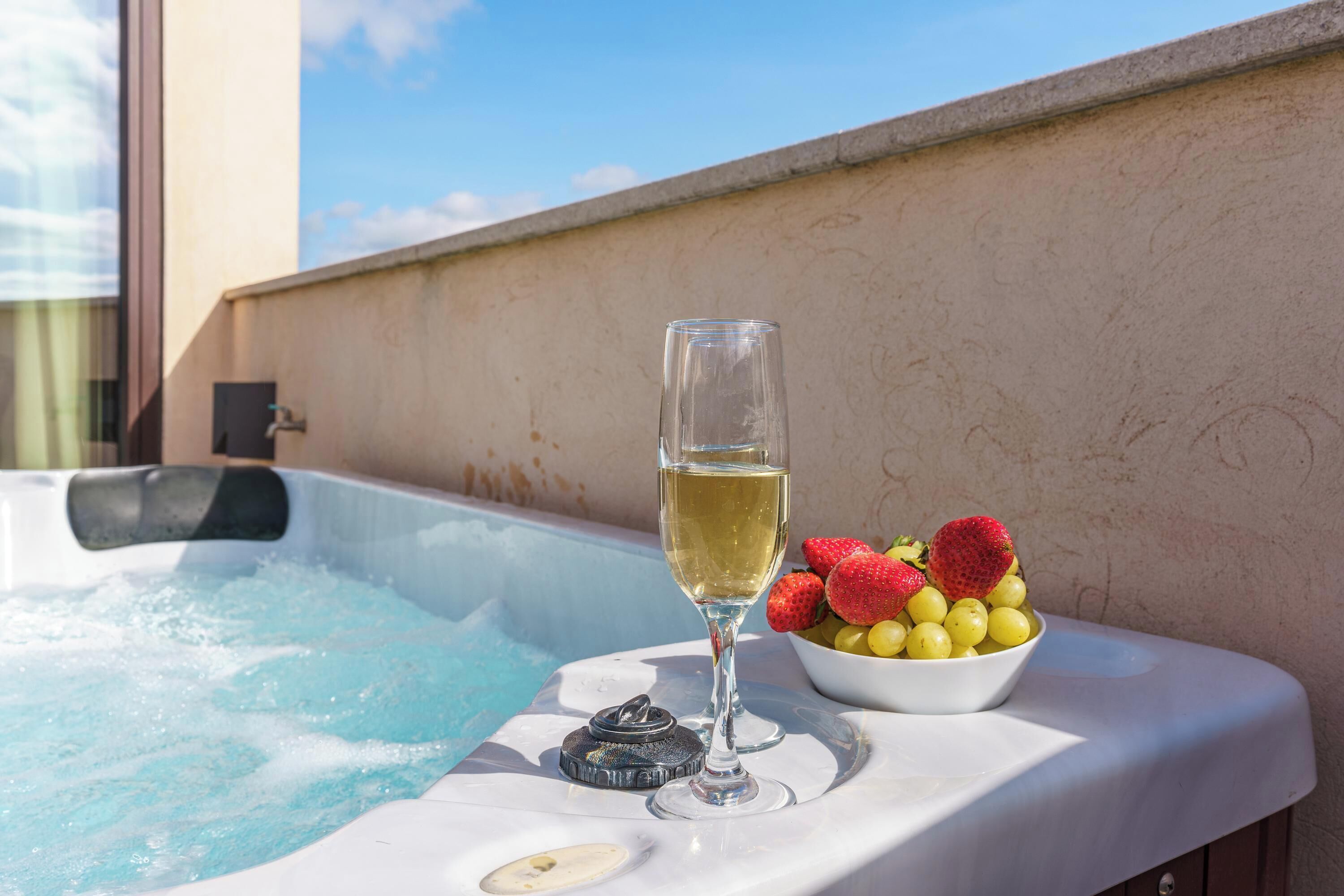 Bañera de hidromasaje al aire libre