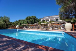 Pool - Holiday Apartment ‘Villa Mula 4’ with Sea View, Wi-Fi, Terrace & Shared Pool; Parking Available (Orosei)