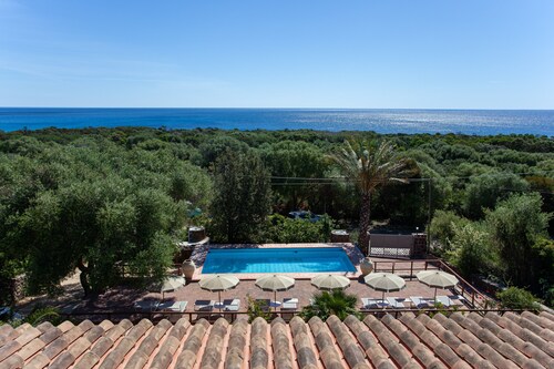 Holiday Apartment 'Pavoncella' with Wi-Fi, Garden & Shared Pool