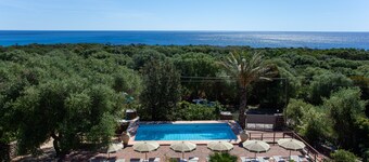 Holiday Apartment 'Pavoncella' with Wi-Fi, Garden & Shared Pool