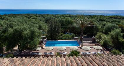 Holiday Apartment 'Pavoncella' with Wi-Fi, Garden & Shared Pool