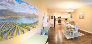 Full-sized fridge, microwave, oven, stovetop