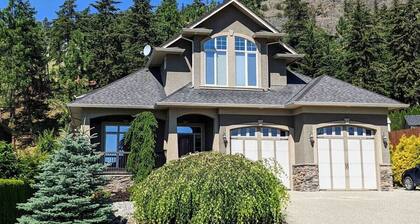 Spacious Westside Wine Trail Retreat ★★★★★