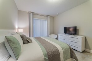 6 habitaciones, tabla de planchar con plancha, internet y ropa de cama