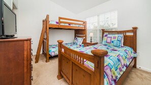 3 habitaciones, tabla de planchar con plancha, internet y ropa de cama 