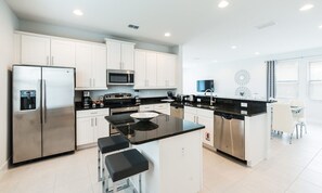 Fridge, microwave, oven, stovetop - 5 Star Villa with Private Pool on Encore Resort, Orlando Villa 5416 (Orlando)