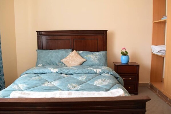 4 عدّة غرف نوم ومكواة/لوح كي وواي فاي