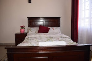 4 bedrooms, iron/ironing board, WiFi