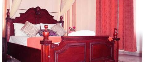 4 Schlafzimmer, Bügeleisen/Bügelbrett, WLAN