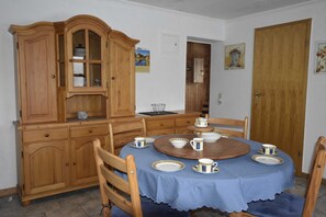 Dining - No.2 / 3-room vacation home (65m², 2-5 pers.) - Ferienhäuser Alt Farpen am Salzhaff (Blowatz)