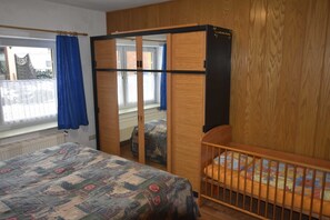 3 bedrooms, travel cot, bed sheets - No.2 / 3-room vacation home (65m², 2-5 pers.) - Ferienhäuser Alt Farpen am Salzhaff (Blowatz)