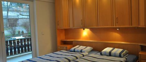 2 Schlafzimmer, Reisekinderbett, WLAN