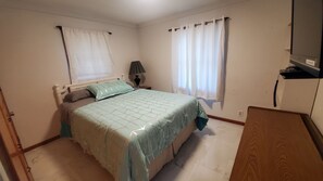 2 Schlafzimmer, Schreibtisch, Bügeleisen/Bügelbrett, WLAN