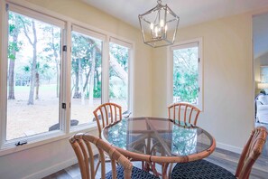 Dining - 10 Minute Walk to Beach! Two Primary Suites, Bunk Bedroom, Den with Pool Table, Expansive Back Porch (Kiawah Island)