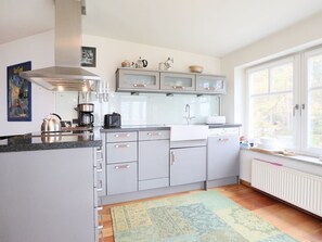 Refrigerador, horno, lavavajillas y cafetera y tetera 