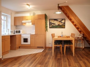 Kjøleskap, mikrobølgeovn, ovn og oppvaskmaskin