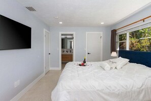 2 bedrooms, iron/ironing board, free WiFi, bed sheets