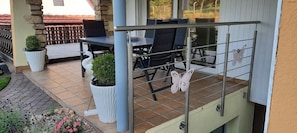 تناول الطعام بالخارج