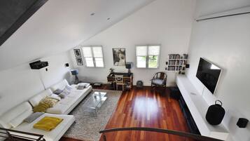 Televisie, boeken en een stereo