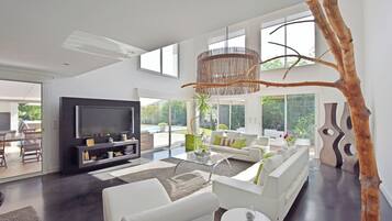 Televisie, boeken en een stereo