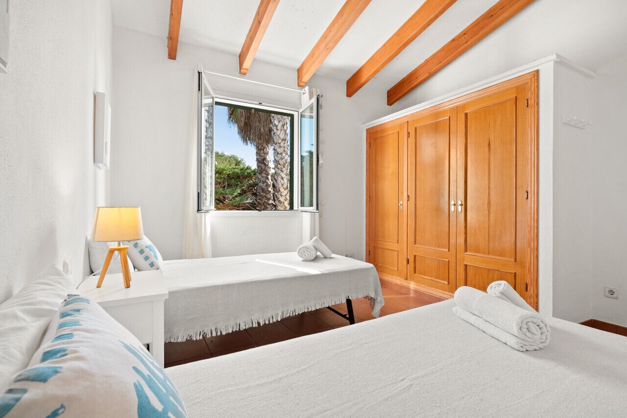 3 habitaciones, escritorio, tabla de planchar con plancha y wifi gratis 