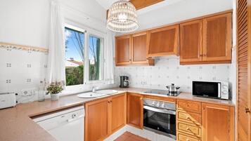 Fridge, microwave, oven, dishwasher