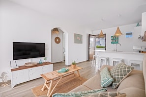 TV - Blue Moon · Blue Moon apartment -100 mts from the sea- Menorca (Cap d`Artrutx)