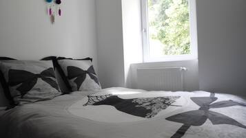 5 bedrooms, travel cot, free WiFi, bed sheets